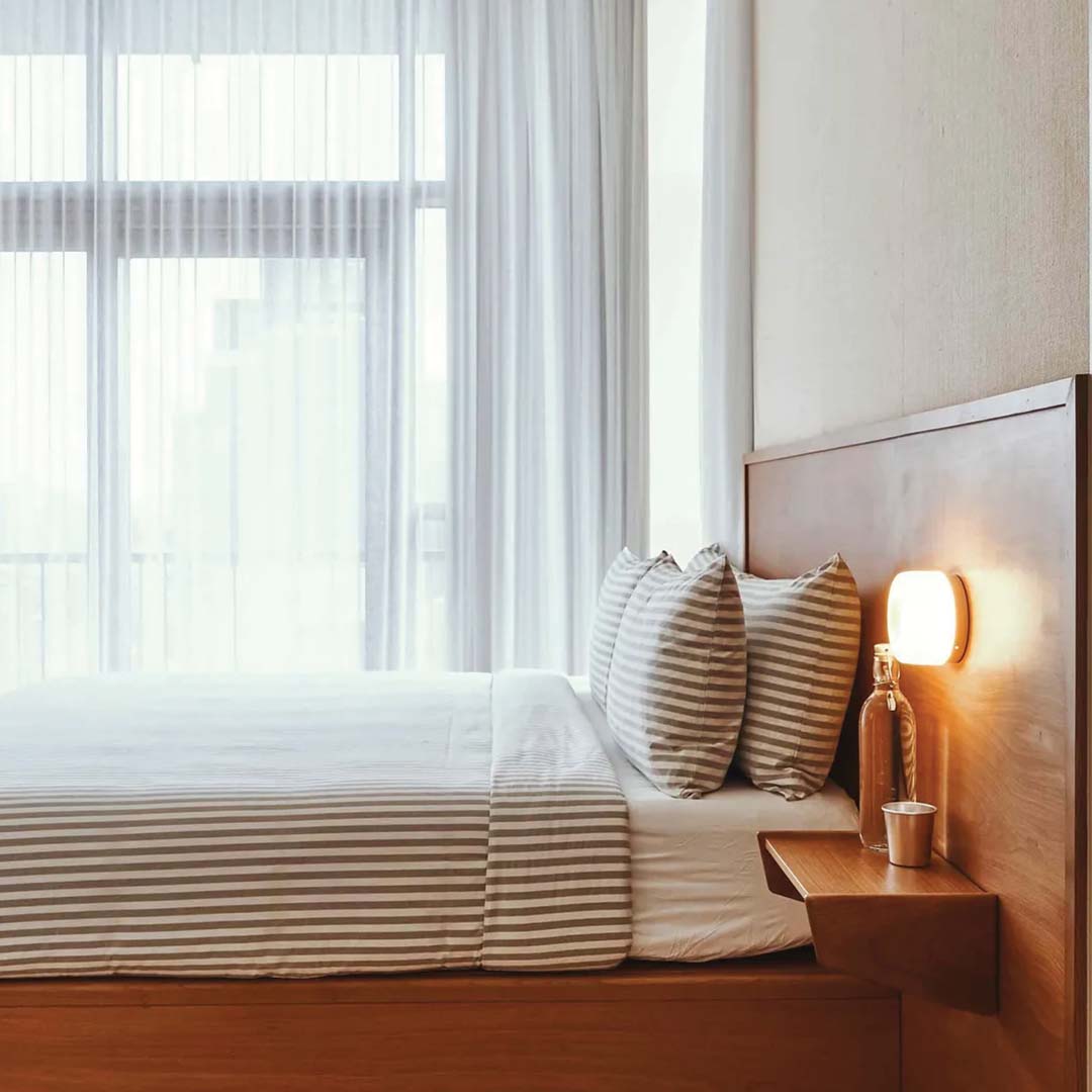 Dimpled Glass Compact Wall Light