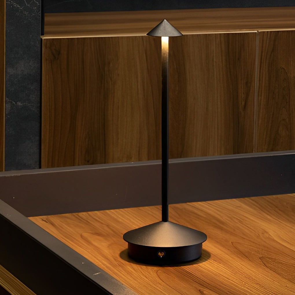Pina Pro cordless table lamp