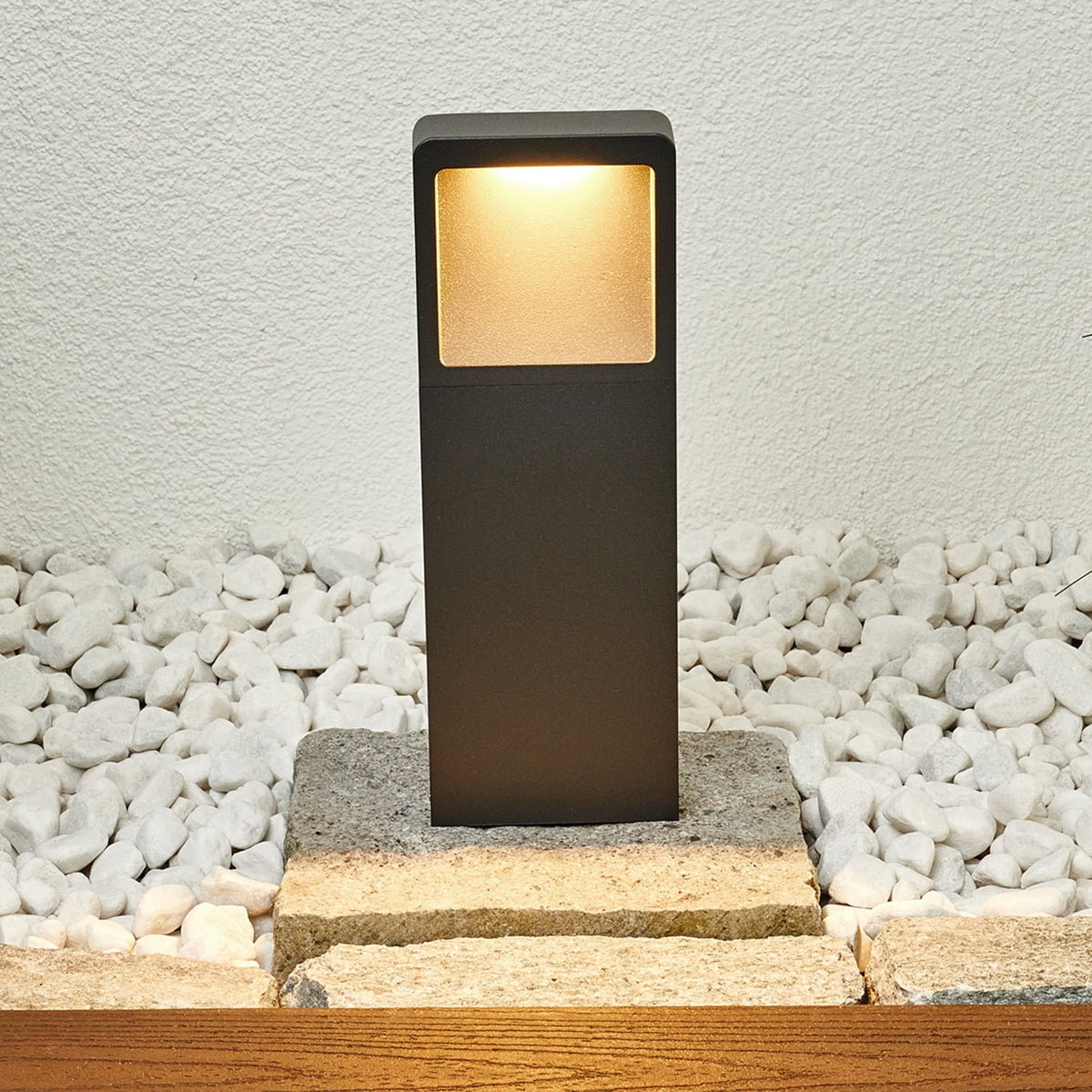 Leyo Pedestal Path Light in anthracite on a white background